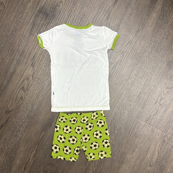 Kickee Pants green&white 3T “Goal” Soccer themed SSS and shorts. Soooft! - Picture 5 of 6
